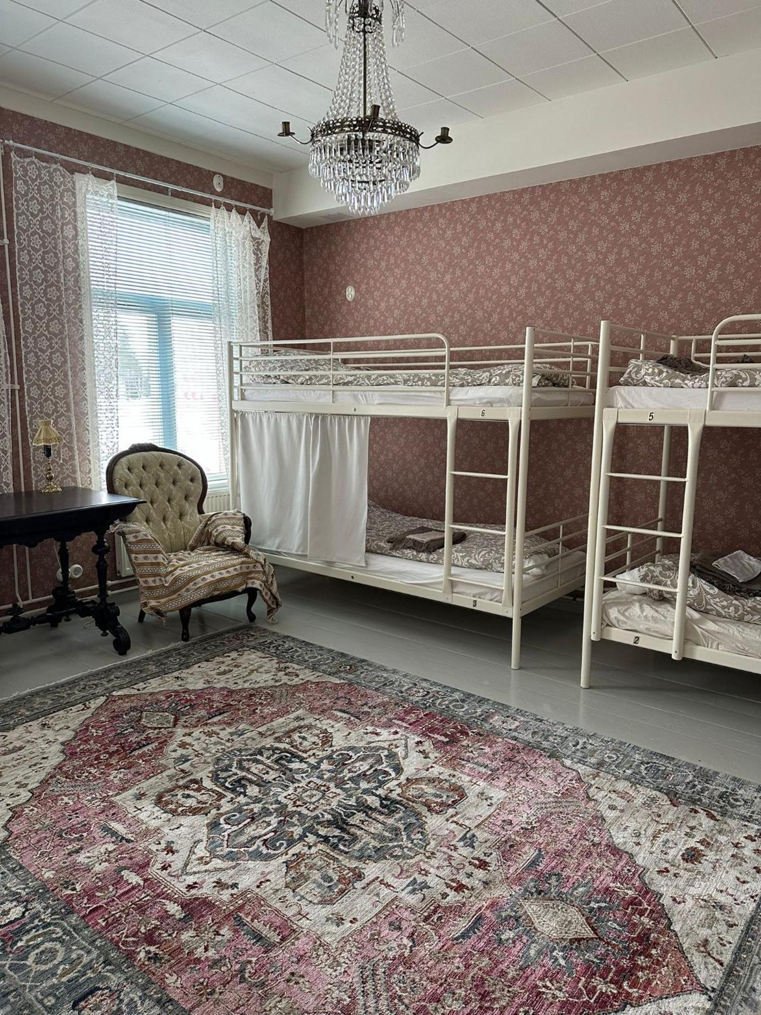 Hostel Cafe Huvila Оулу Экстерьер фото