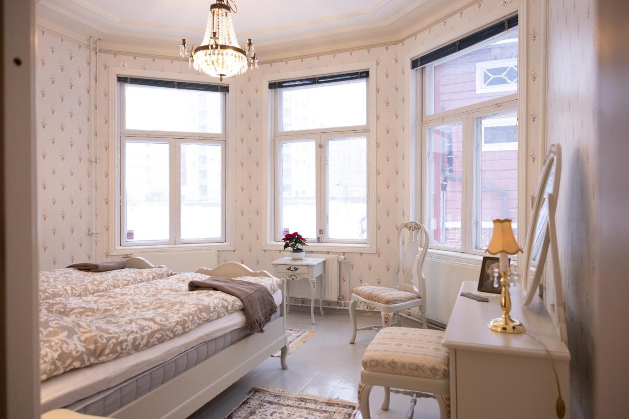 Hostel Cafe Huvila Оулу Экстерьер фото